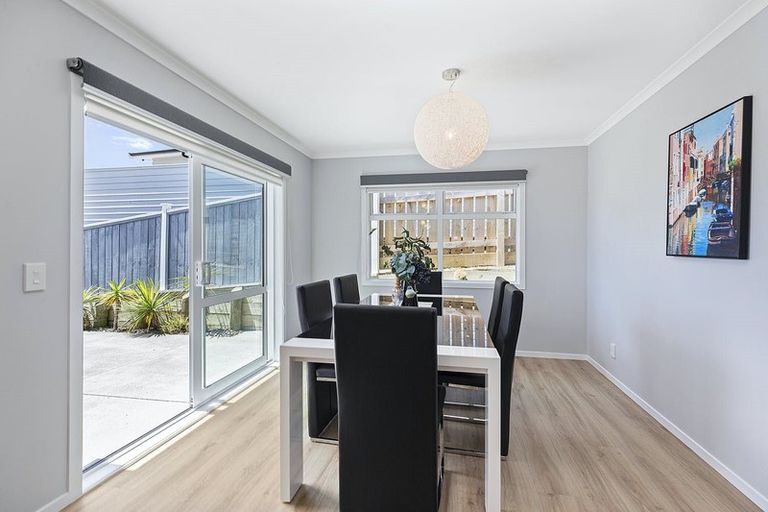 Photo of property in 5 Madeira Close, Whitby, Porirua, 5024