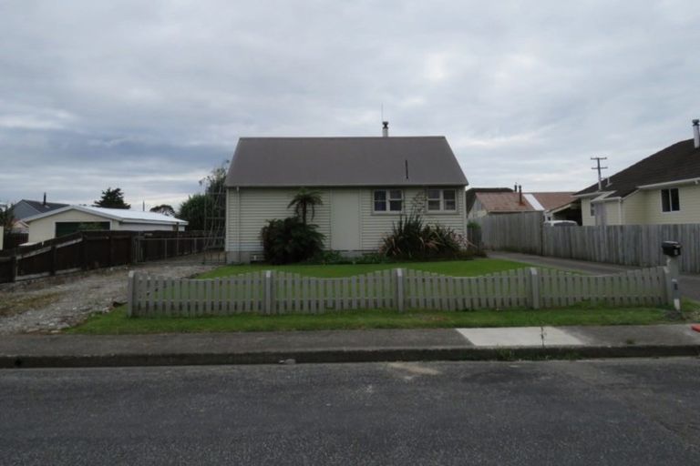 Photo of property in 5 Larsen Street, Westport, 7825