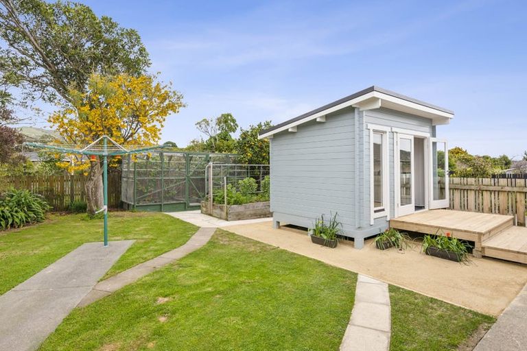 Photo of property in 18a Rewarewa Crescent, Waikanae, 5036