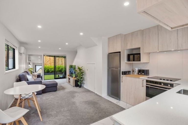 Photo of property in 7/2 Jadewynn Drive, Massey, Auckland, 0614