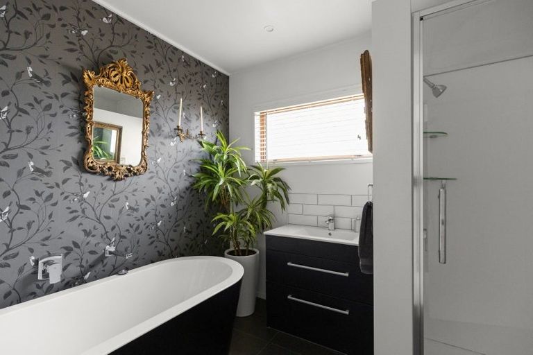 Photo of property in 12 Muritai Crescent, Havelock North, 4130