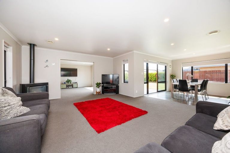 Photo of property in 43 Geneva Terrace, Kelvin Grove, Palmerston North, 4414
