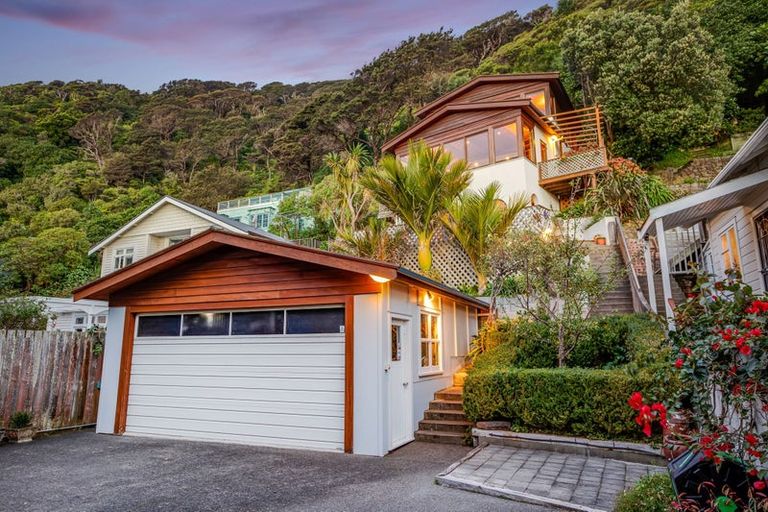 Photo of property in 355 Muritai Road, Eastbourne, Lower Hutt, 5013