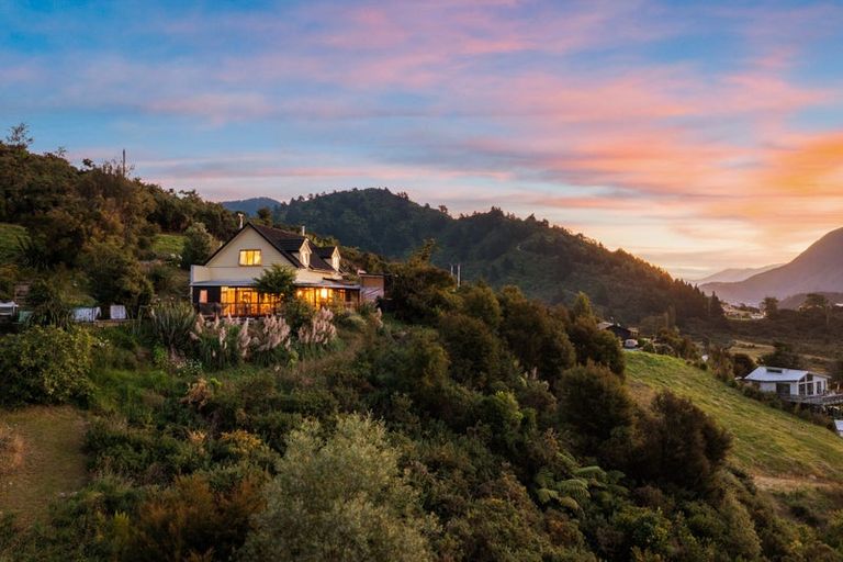 Photo of property in 51 Boons Valley Road, Waikawa, Picton, 7220
