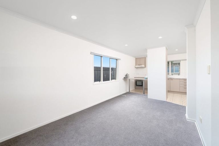 Photo of property in 1/51 Henderson Valley Road, Henderson, Auckland, 0612