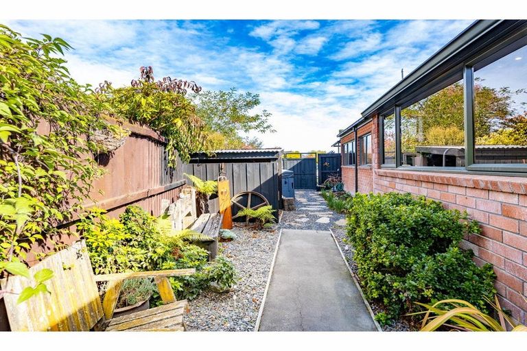 Photo of property in 16 Mansfield Drive, Kaiapoi, 7630