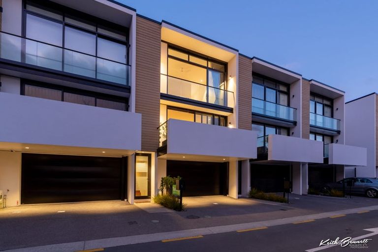 Photo of property in 5 Jean Caldwell Way, Island Bay, Wellington, 6023