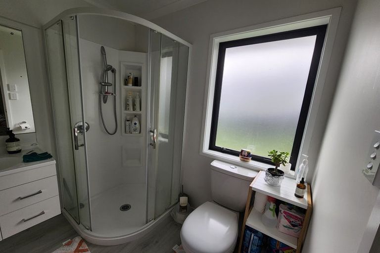 Photo of property in 10 Passchendaele Grove, Trentham, Upper Hutt, 5018