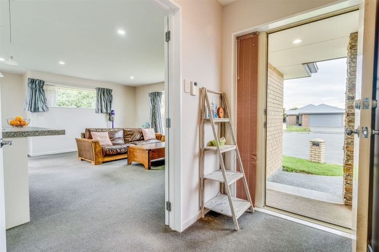 Photo of property in 17 Dunaverty Place, Broomfield, Christchurch, 8042