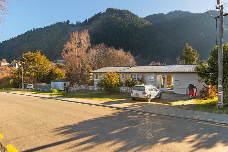 Photo of property in 10 Boundary Street, Arrowtown, 9302