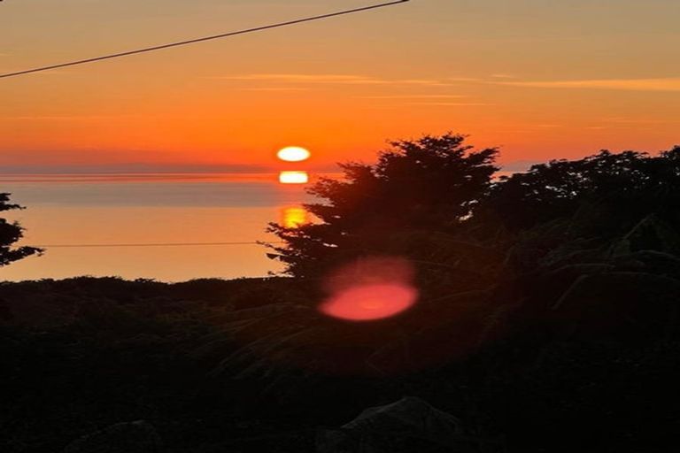 Photo of property in 95 Cornwallis Road, Cornwallis, Auckland, 0604