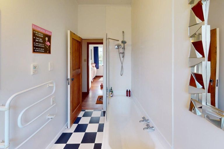 Photo of property in 534 Featherston Street, Roslyn, Palmerston North, 4414