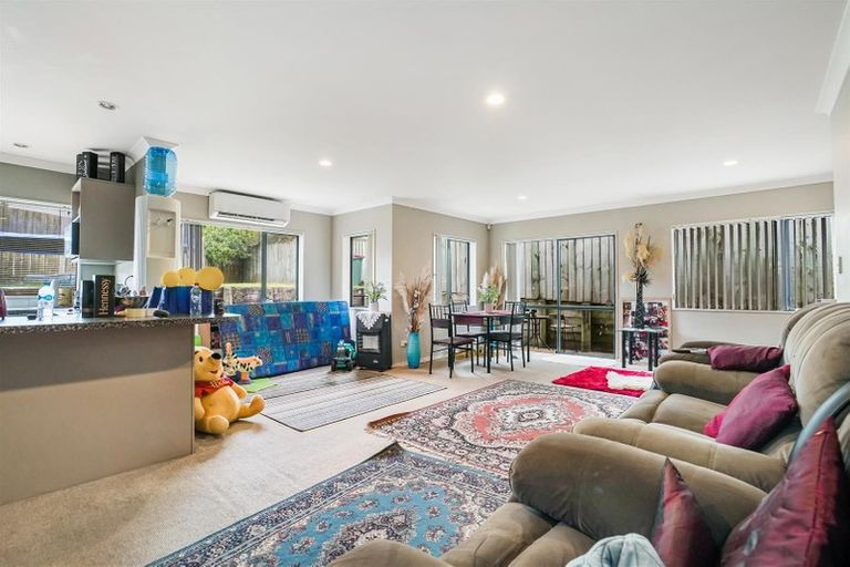 Photo of property in 12 Mediterranean Way, Goodwood Heights, Auckland, 2105