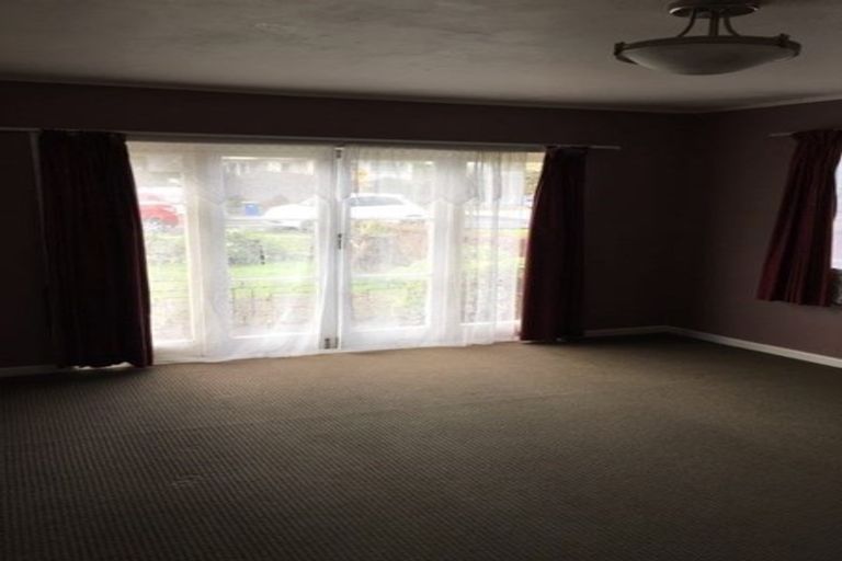 Photo of property in 16 Rathgar Road, Henderson, Auckland, 0610