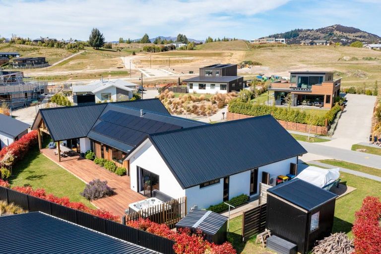 Photo of property in 13 Kotare Drive, Wanaka, 9305