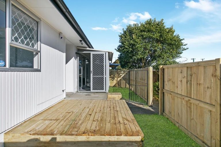 Photo of property in 2/42 Kenderdine Road, Papatoetoe, Auckland, 2025