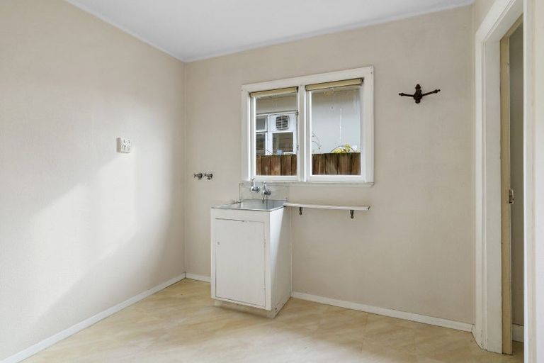 Photo of property in 337 Ferry Road, Waltham, Christchurch, 8011