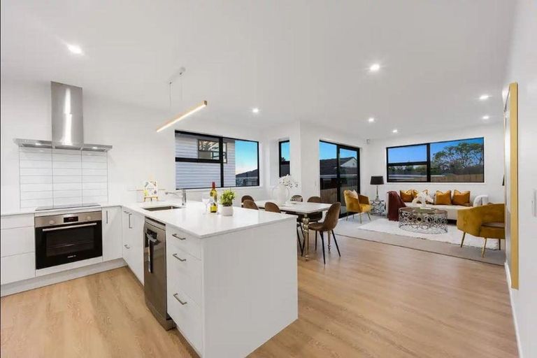 Photo of property in 5/71 West Coast Road, Glen Eden, Auckland, 0602