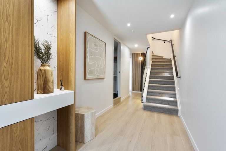 Photo of property in 69d Chivalry Road, Glenfield, Auckland, 0629