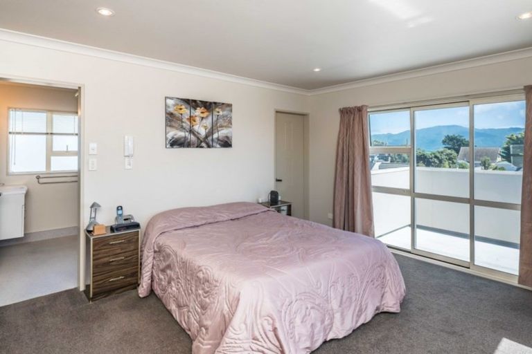 Photo of property in 6 Mahana Road, Paraparaumu Beach, Paraparaumu, 5032