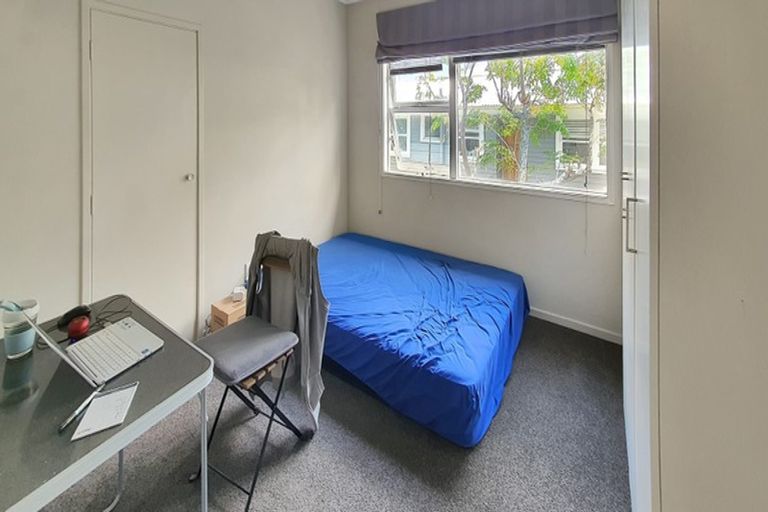 Photo of property in 1/44 Stanley Road, Glenfield, Auckland, 0629