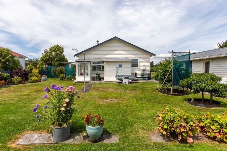 Photo of property in 37 Fox Street, Woodville, 4920