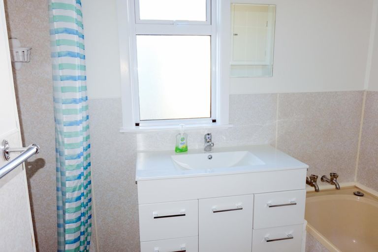 Photo of property in 27 Clyde Street, Oamaru North, Oamaru, 9400
