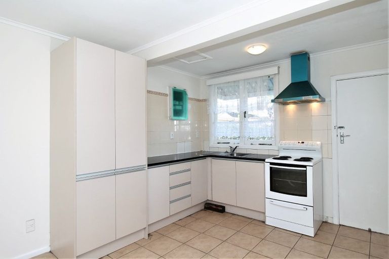 Photo of property in 12 Gibbs Road, Manurewa, Auckland, 2102
