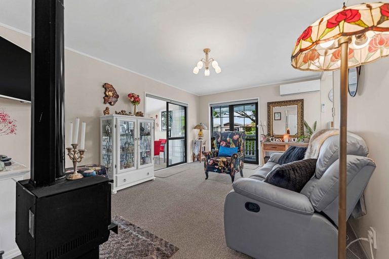 Photo of property in 9 Le Havre Place, Takanini, 2112