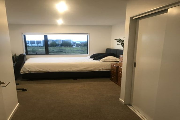 Photo of property in 33 Peihana Road, Hobsonville, Auckland, 0616