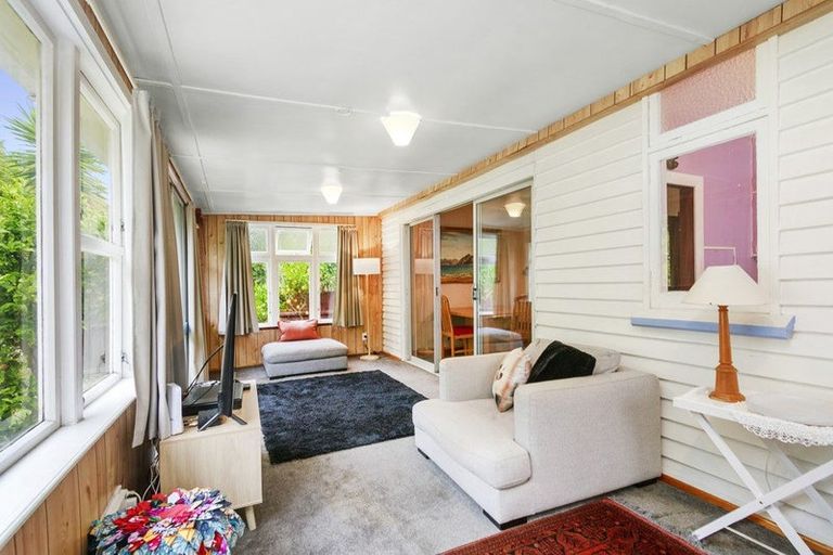 Photo of property in 24 Lincoln Avenue, Tawa, Wellington, 5028