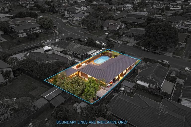 Photo of property in 13 Kurnell Drive, Botany Downs, Auckland, 2010