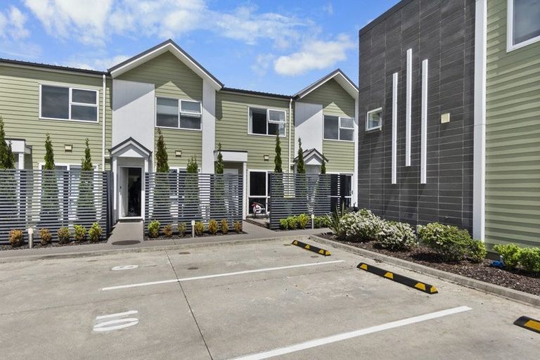 Photo of property in 10/10 Burrows Place, Frankton, Hamilton, 3204