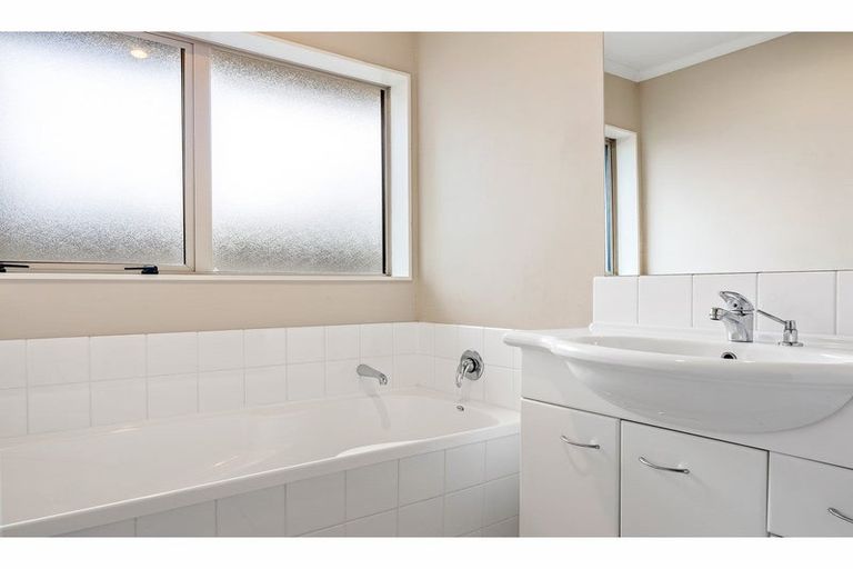 Photo of property in 1 Kandinsky Close, Rolleston, 7614