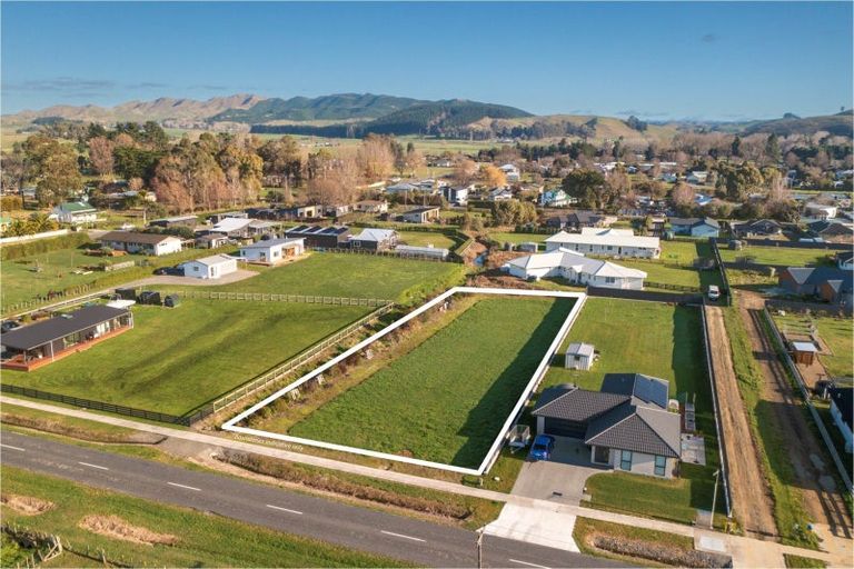 Photo of property in 18 White Road, Otane, 4202