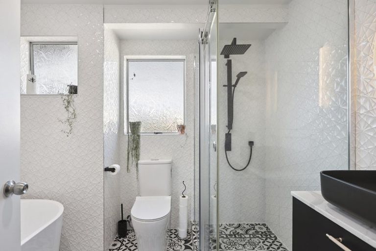 Photo of property in 58 Forest Hill Road, Henderson, Auckland, 0612