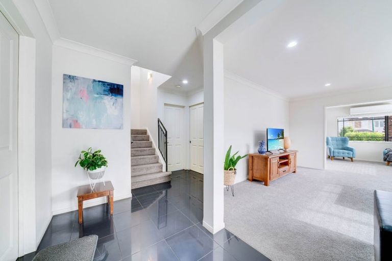 Photo of property in 71 Baverstock Road, Flat Bush, Auckland, 2016