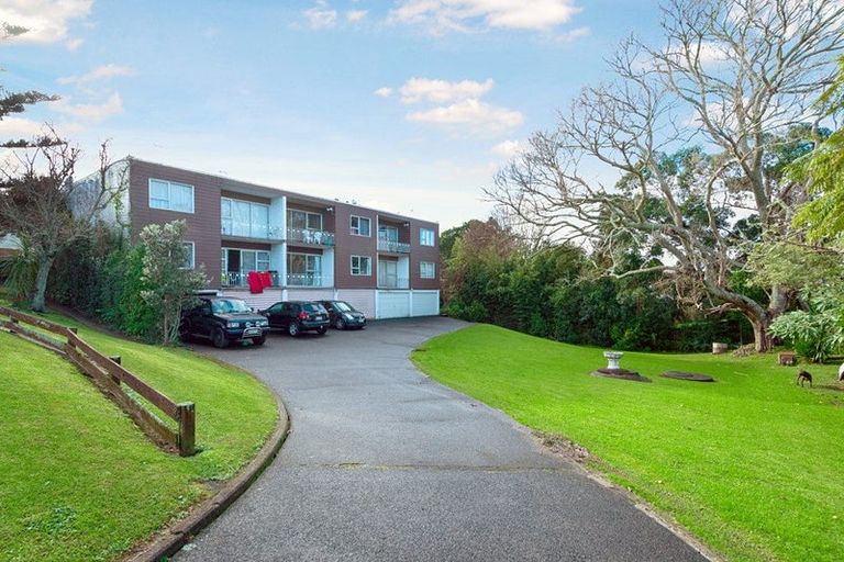 Photo of property in 2/26 Kohekohe Street, New Lynn, Auckland, 0600