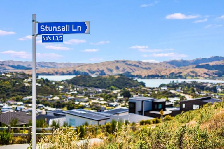 Photo of property in 1 Stunsail Lane, Whitby, Porirua, 5024