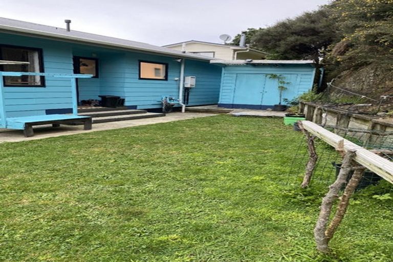 Photo of property in 33 Omapere Street, Whitby, Porirua, 5024