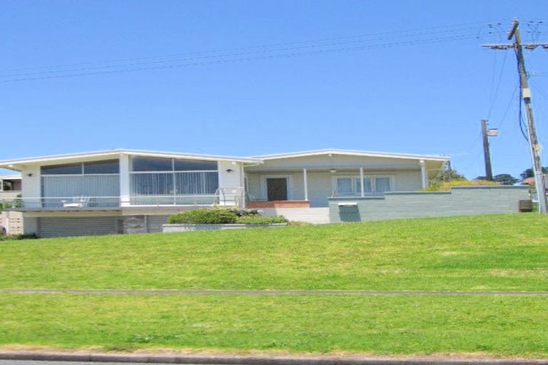 Photo of property in 2/14a Kiwi Esplanade, Mangere Bridge, Auckland, 2022