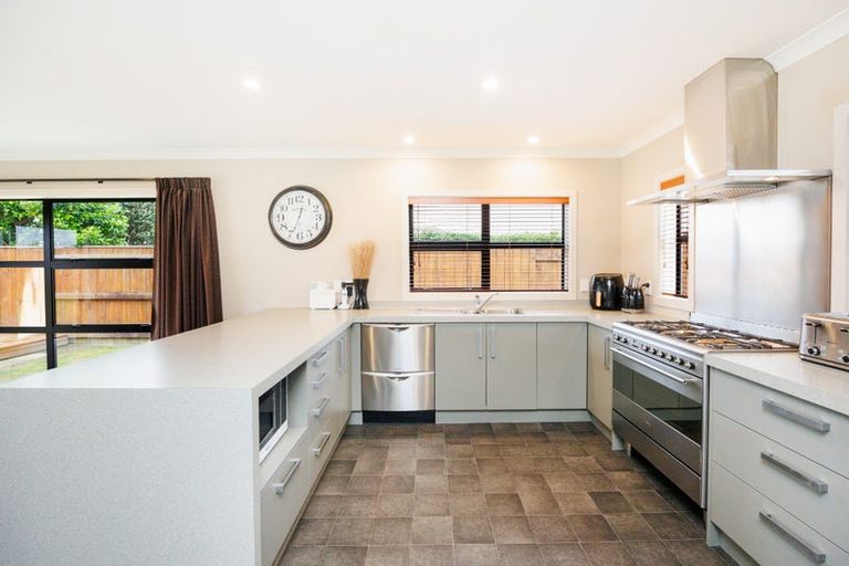 Photo of property in 35 Rosalie Terrace, Kelvin Grove, Palmerston North, 4414