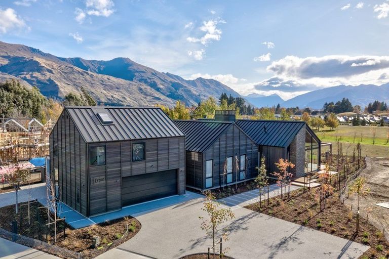 Photo of property in 16 Mccaw Mews, Wanaka, 9305