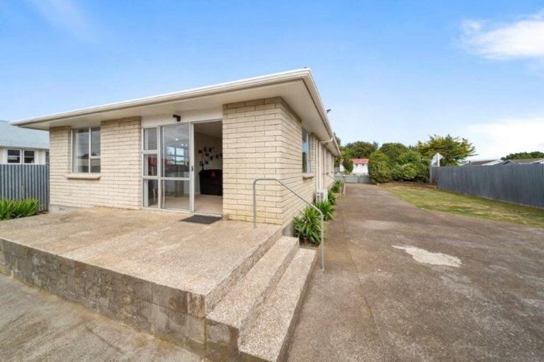Photo of property in 28 Kamahi Avenue, Hawera, 4610