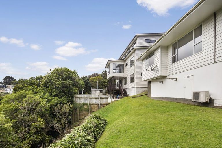 Photo of property in 10f1 Camrose Grove, Kingston, Wellington, 6021