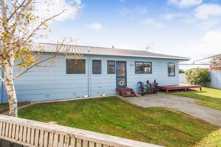Photo of property in 28 Peppertree Glade, Kelvin Grove, Palmerston North, 4414