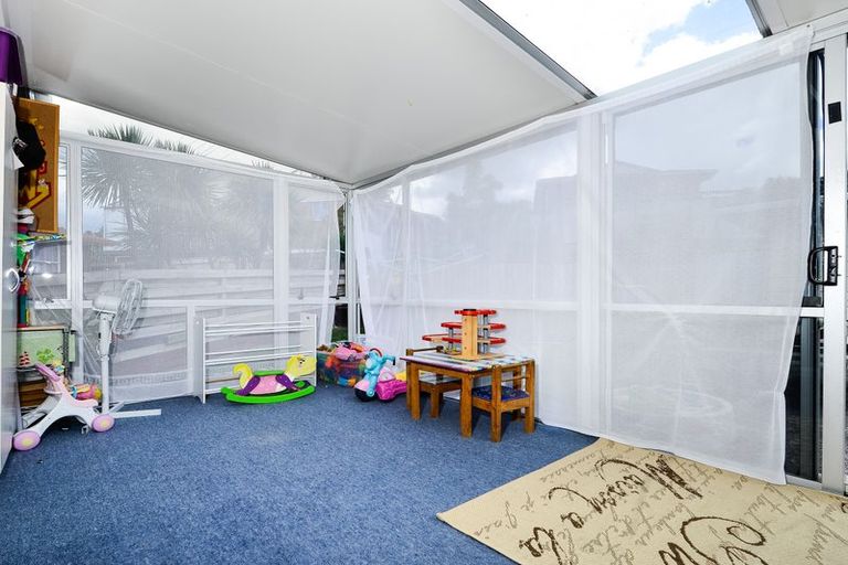 Photo of property in 1 Cushla Place, Massey, Auckland, 0614