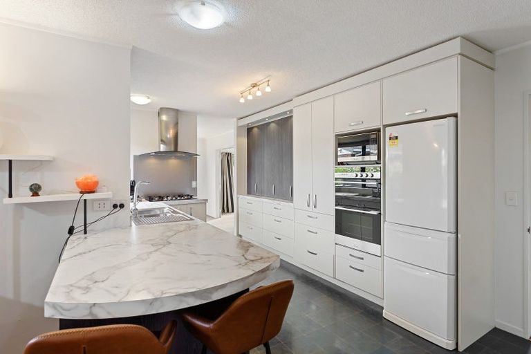 Photo of property in 5 Oakwood Grove, Paraparaumu Beach, Paraparaumu, 5032