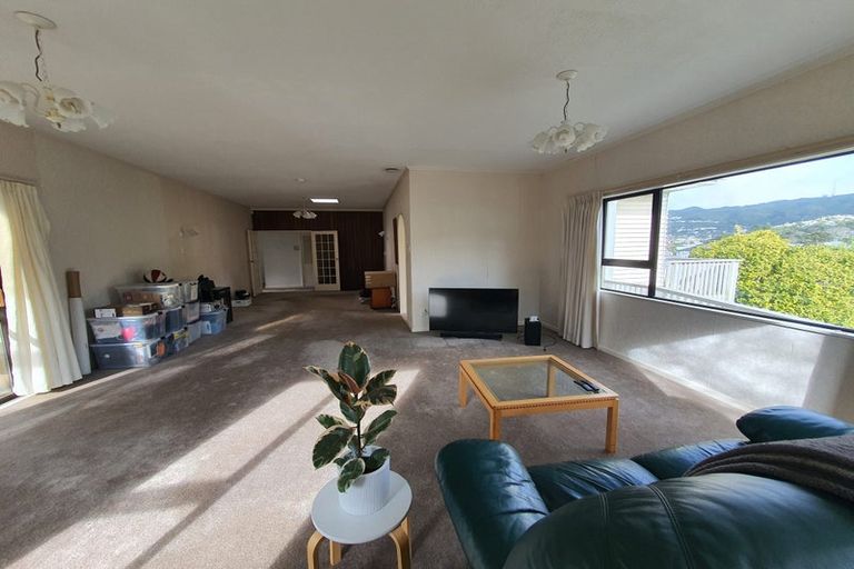 Photo of property in 28 Bassett Road, Johnsonville, Wellington, 6037