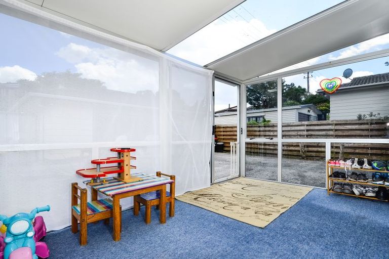 Photo of property in 1 Cushla Place, Massey, Auckland, 0614